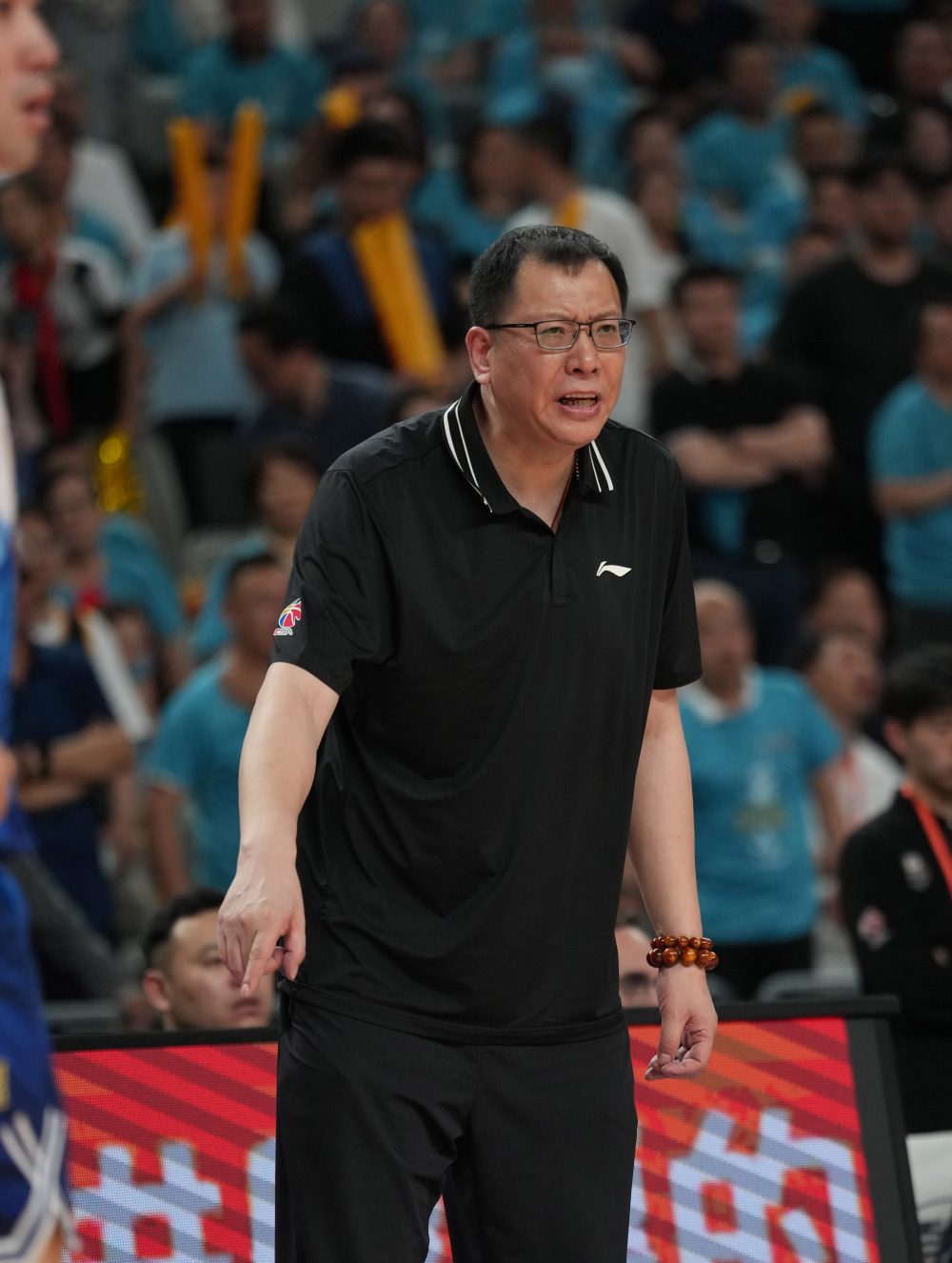 今晨法兰克福调整名单以备CBA季后赛，防线松动环节打磨，更衣室稳定，临场指挥获称赞(cba篮球经理)