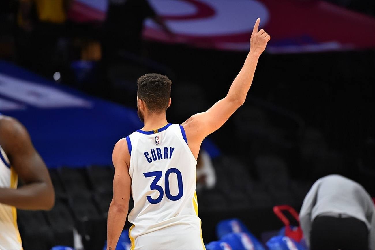 今夜体能课后；夏洛特黄蜂更衣室发声备战NBA常规赛；态度坚定；阵容厚度经受考验的简单介绍